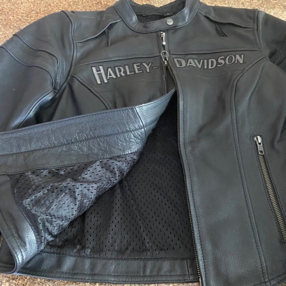 Authentic Harley Davidson Miss Enthusiast Black Leather Jacket Medium EUC - Picture 4 of 7